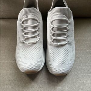 Skechers Off-White Knit Sneakers